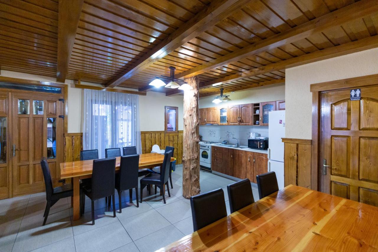 Conacul De Sub Munte Villa Novaci-Străini Dış mekan fotoğraf