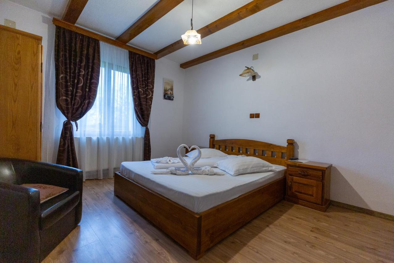 Conacul De Sub Munte Villa Novaci-Străini Dış mekan fotoğraf