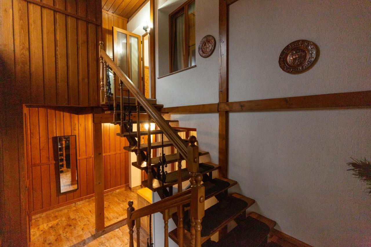 Conacul De Sub Munte Villa Novaci-Străini Dış mekan fotoğraf