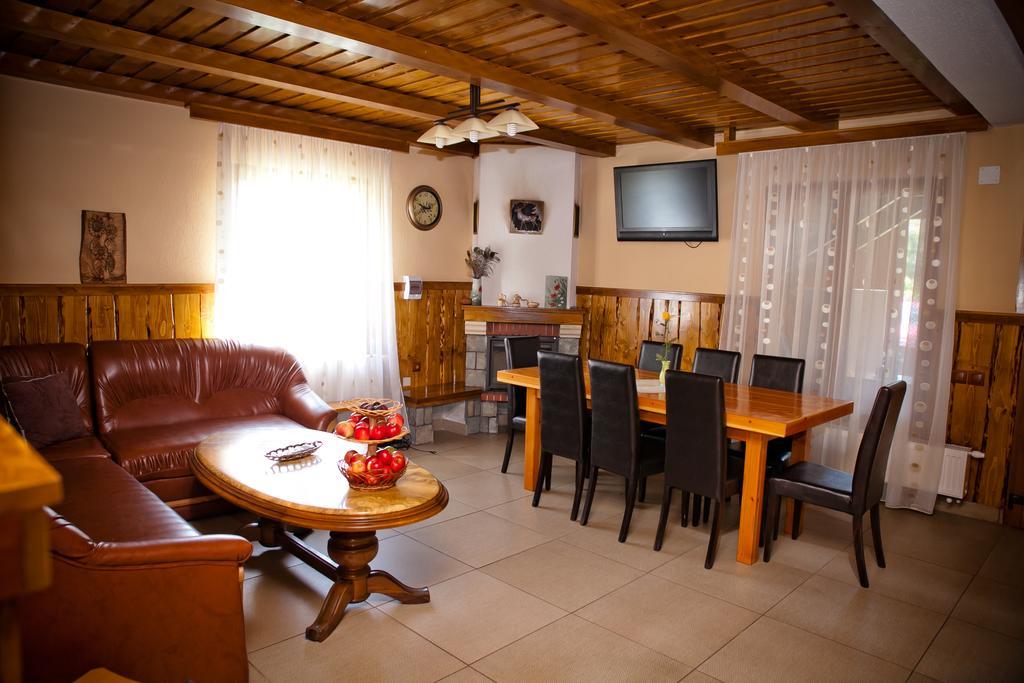 Conacul De Sub Munte Villa Novaci-Străini Dış mekan fotoğraf